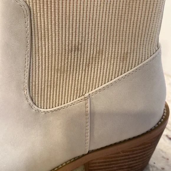 Dolce Vita cream color ankle booties size 7.5 - Picture 6 of 7